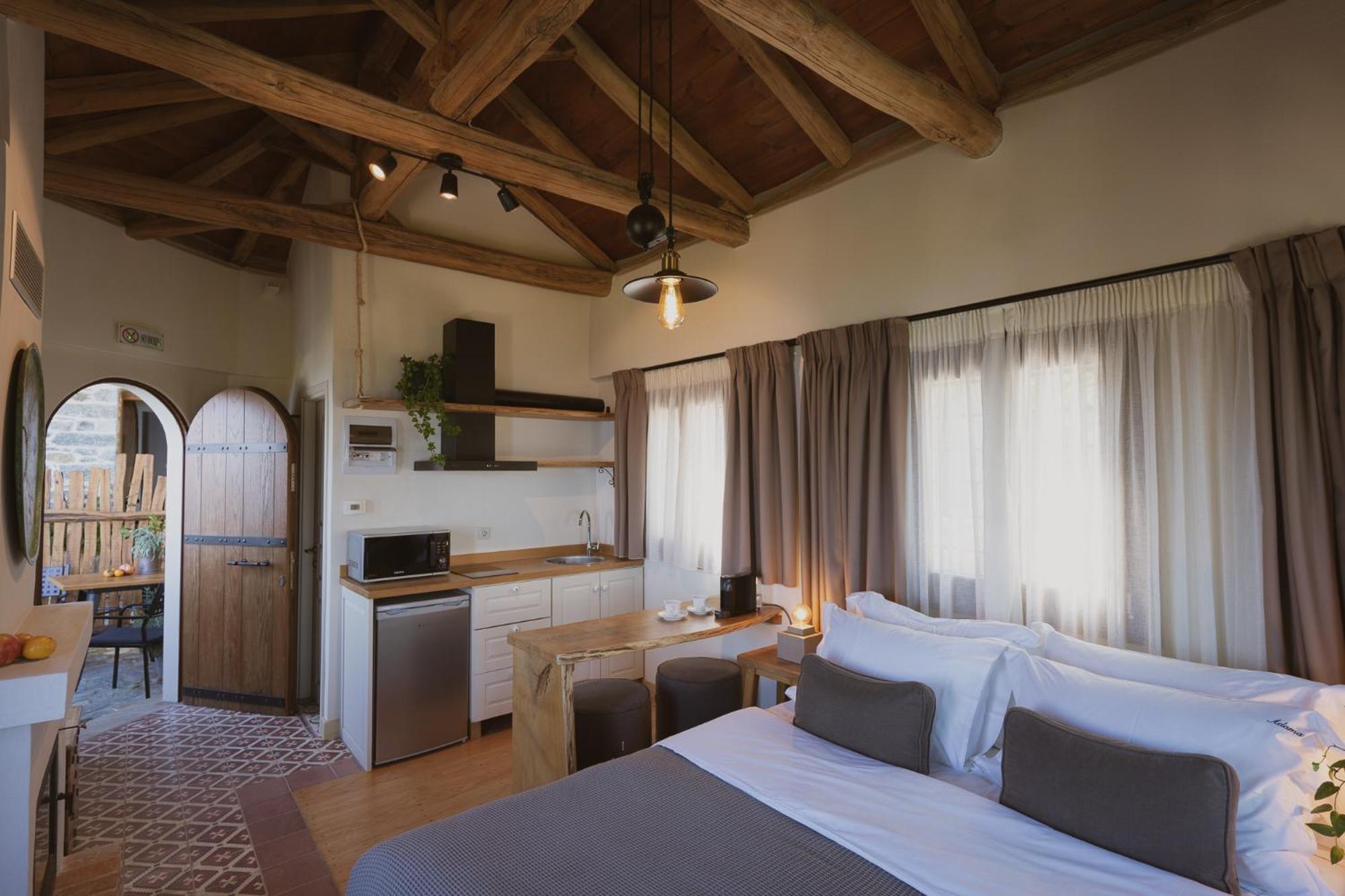 Hotel Adama à Mourésion Extérieur photo